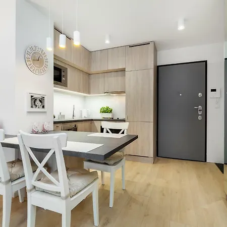 Black&white - Batory Five *